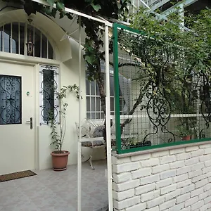 Art House Petunia Апартаменты